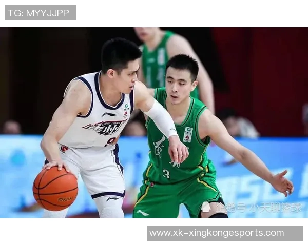 西蒙斯豪泽米诺特三人联手发威合砍53分助力球队逆转胜利