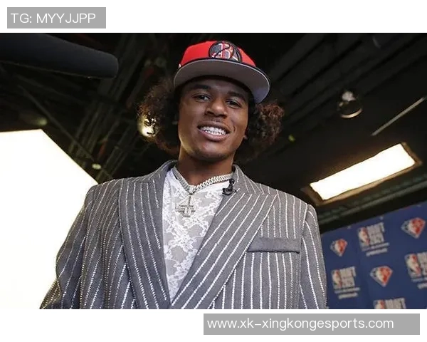 杰伦格林谈球队默契:迅速融入阵容展现出色配合能力